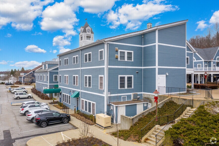 More Photos Of 600 Clock Tower Cmn, Brewster Village Office For Lease