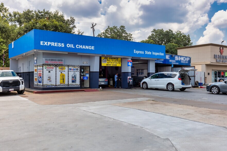 More Photos Of 1002 Edgebrook Dr, Houston Auto Repair For Sale
