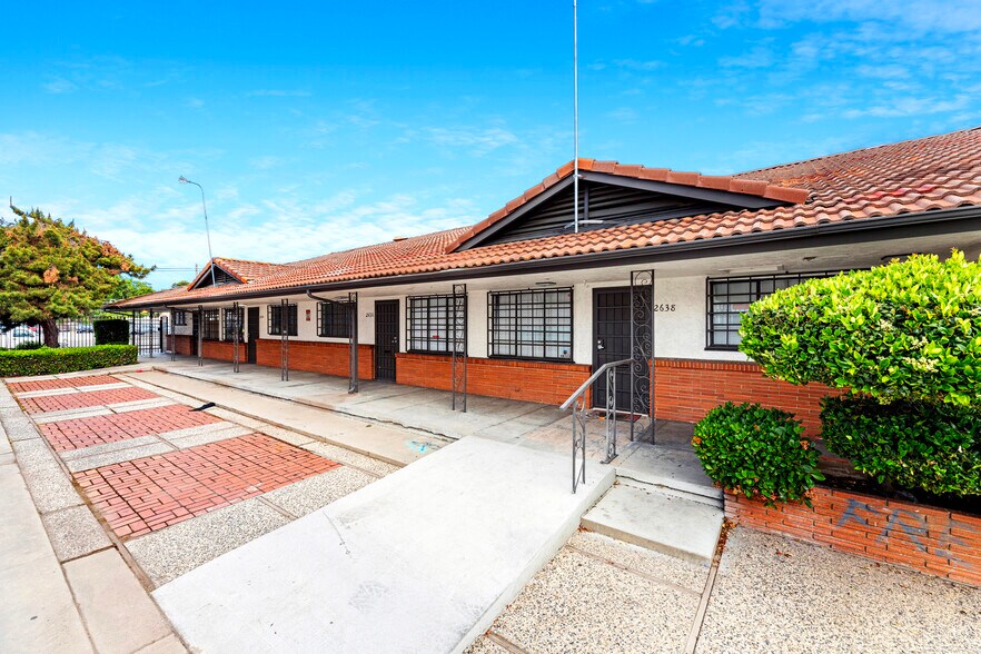 More Photos Of 2632-2640 N Blackstone Ave, Fresno Office Residential For Lease