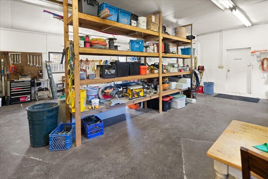 More Photos Of 53 Somerset St, Hopewell Flex For Sale