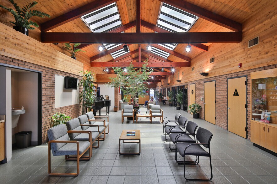 More Photos Of 14914 Sherman Way, Van Nuys Medical For Sale