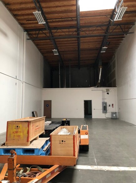 More Photos Of 26047 Jefferson Ave, Murrieta Showroom For Lease