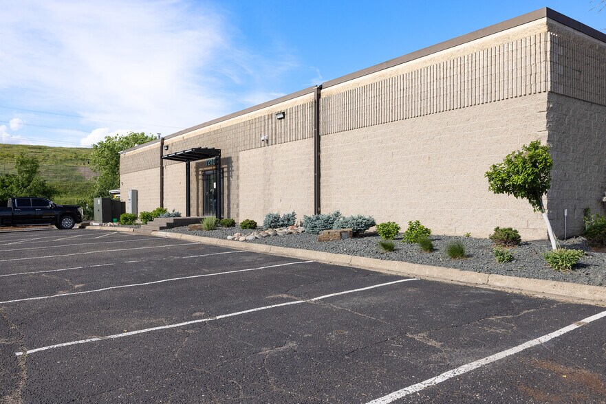 More Photos Of 12401 Washburn Ave S, Burnsville Light Manufacturing For Sale