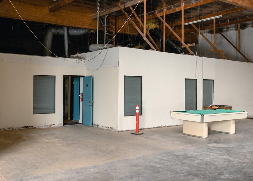More Photos Of 189 Gentry St, Pomona Warehouse For Lease