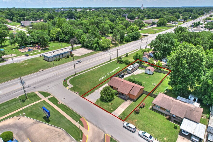 More Photos Of 705 W Hartford Pl, Broken Arrow Office For Sale