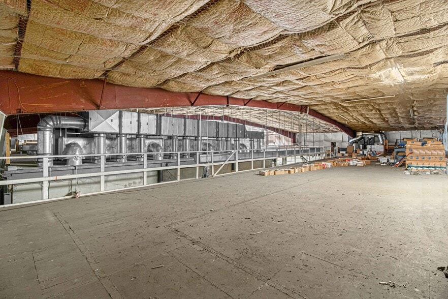 More Photos Of 1031 NE 16th St, Ocala Manufacturing For Lease