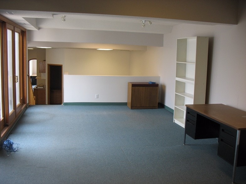 More Photos Of 3132 26 St NE, Calgary Storefront Retail Office For Sale