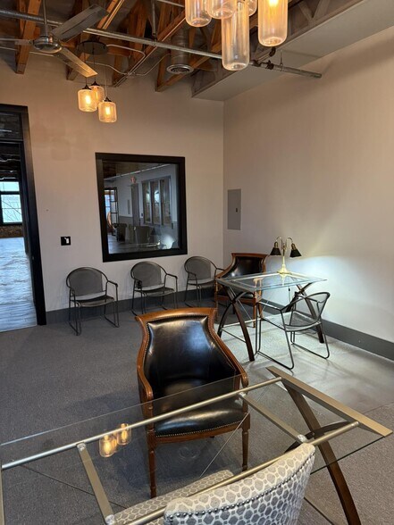 More Photos Of 209 S Wall St, Calhoun Storefront For Lease