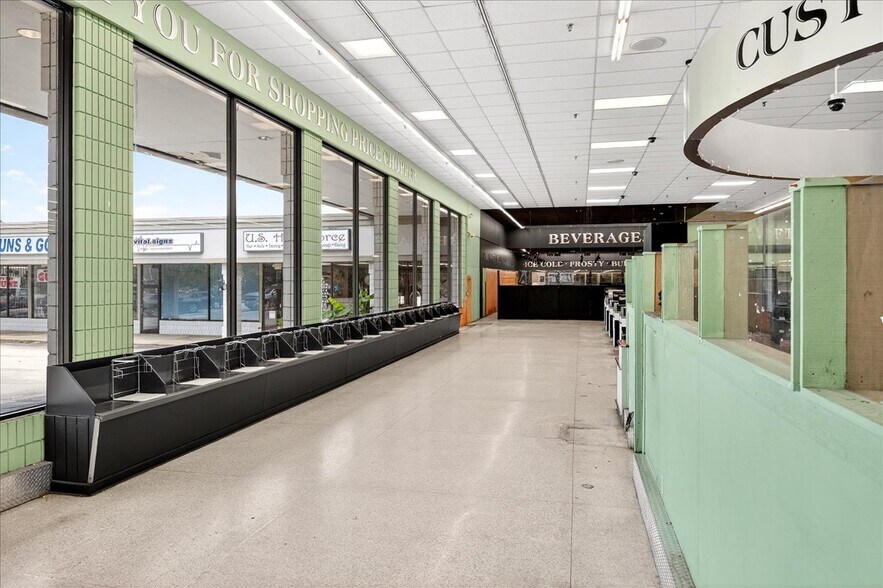 More Photos Of 4634-4639 Gravois Rd, House Spgs, House Springs Supermarket For Lease