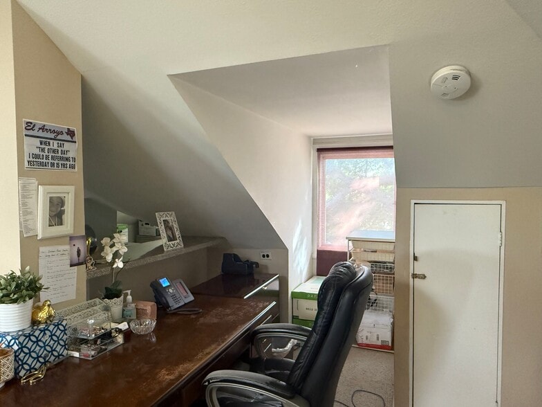 More Photos Of 1201 Griffin St W, Dallas Office For Sale