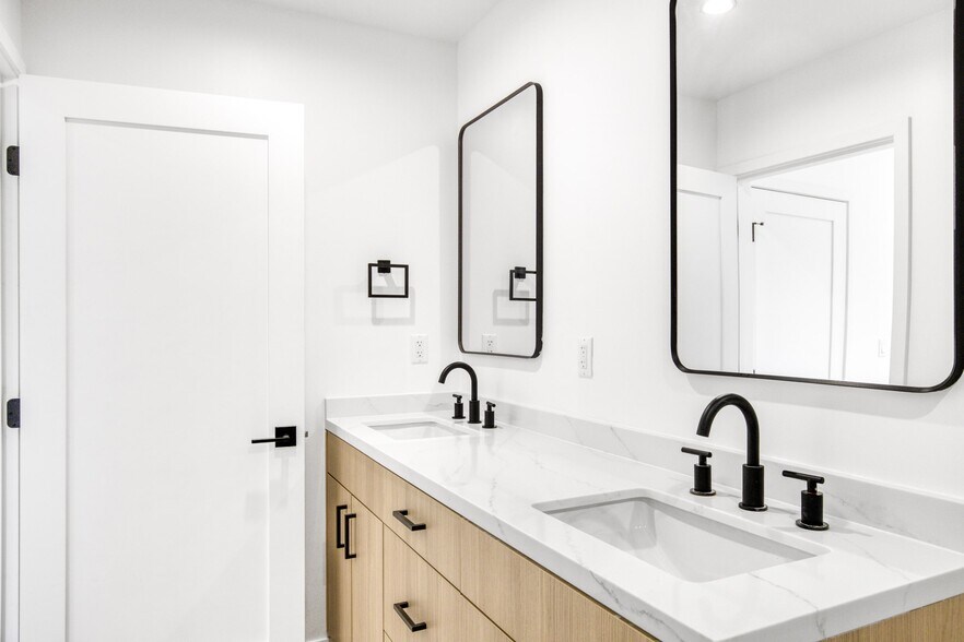 More Photos Of 10828 Hesby St, North Hollywood Apartments For Sale