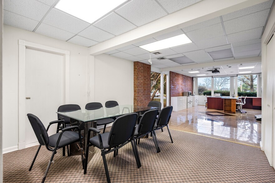 More Photos Of 18 Sheppard Pl, Edison Office For Lease