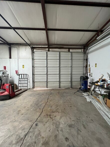 More Photos Of 915 1st Ave NW, Ardmore Flex For Lease