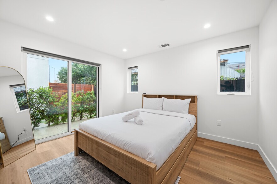 More Photos Of 833 N McCadden Pl, Los Angeles Apartments For Sale