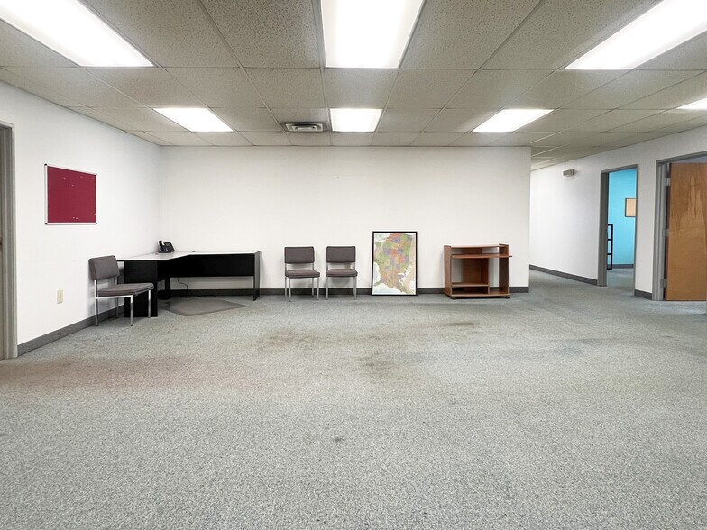 More Photos Of 7171 W Ridge Rd, Fairview Warehouse For Lease