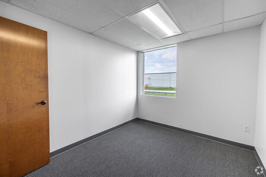 More Photos Of 1810 Kelly Blvd, Carrollton Warehouse For Lease