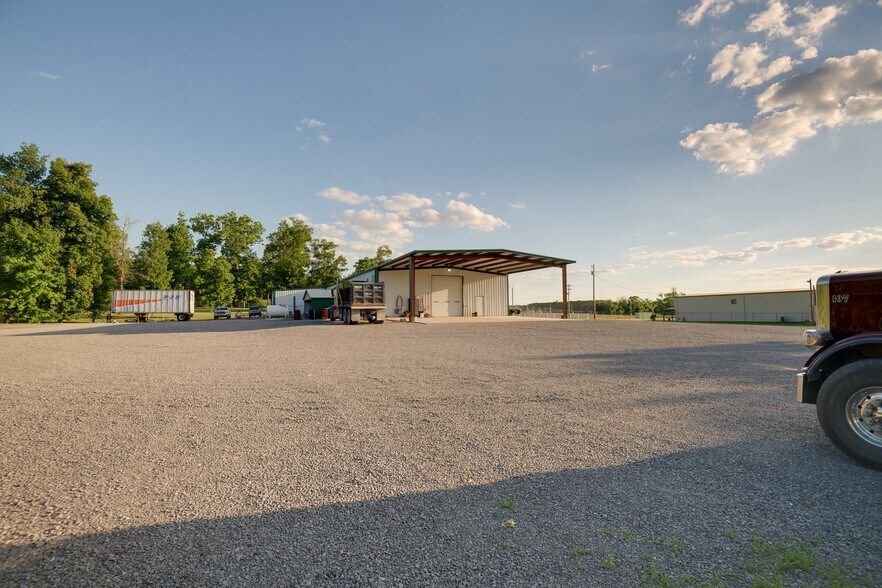 More Photos Of 2533 Highway 41A S, Shelbyville Showroom For Sale