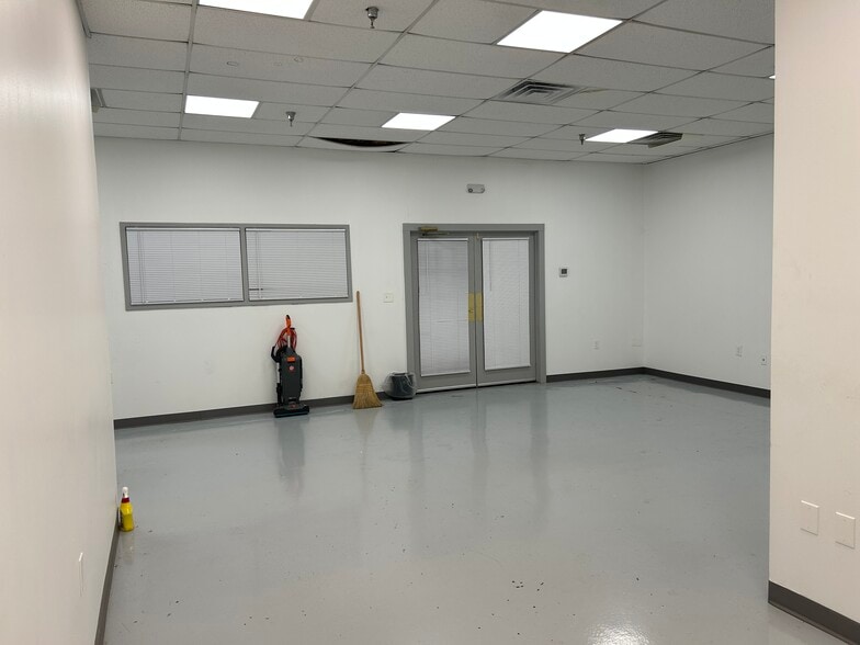 More Photos Of 1801 Russellville Rd, Bowling Green Manufacturing For Sale