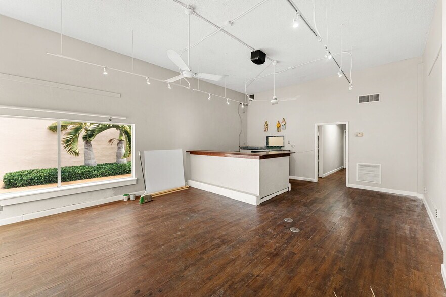 More Photos Of 820 E New Haven Ave, Melbourne Unknown For Lease