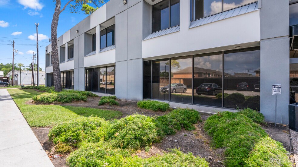 More Photos Of 800 W Sam Houston Pky S, Houston Office For Lease