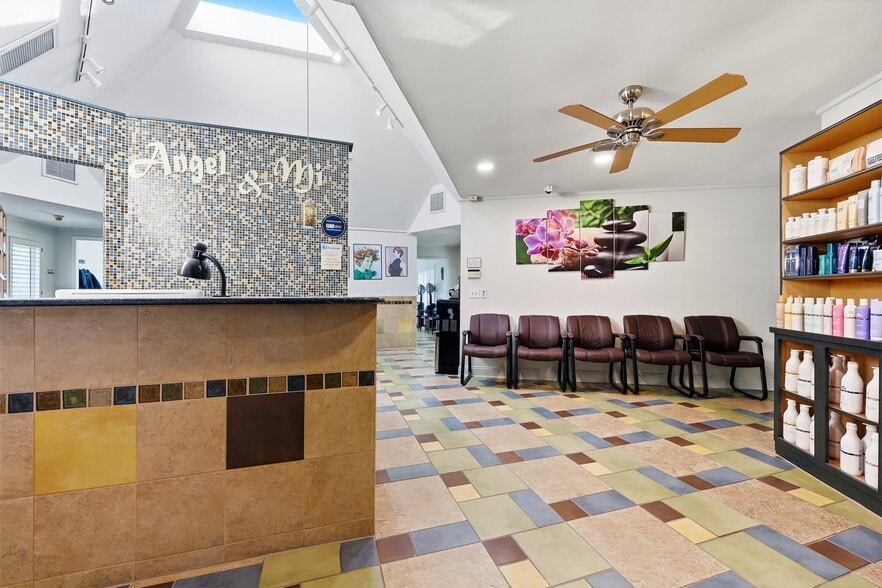 More Photos Of 3683 Crown Point Rd, Jacksonville Storefront Retail Office For Sale