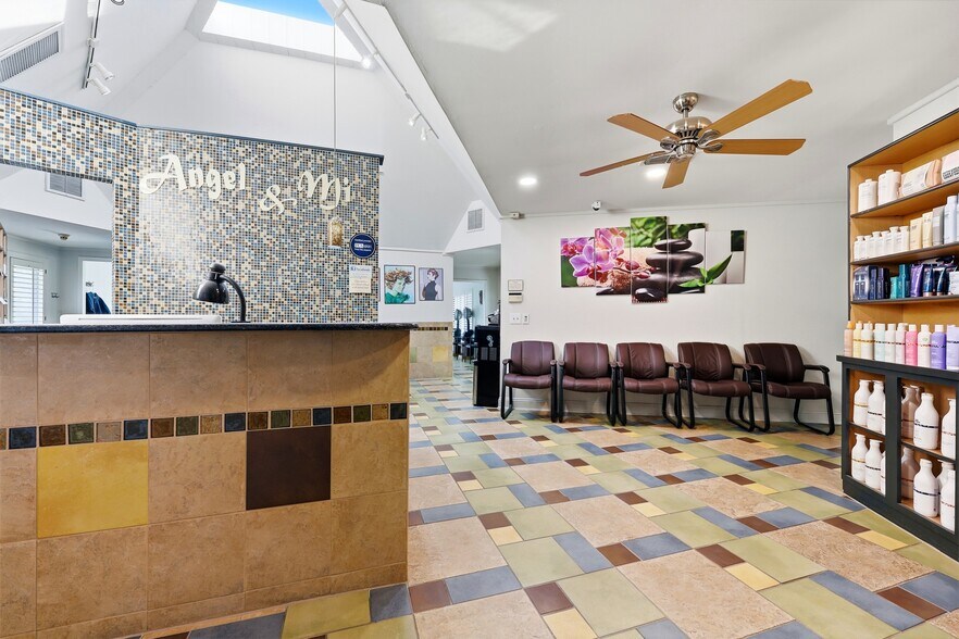 More Photos Of 3683 Crown Point Rd, Jacksonville Storefront Retail Office For Sale