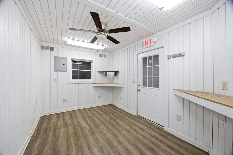 More Photos Of 1364 Candler Rd, Gainesville Truck Terminal For Lease