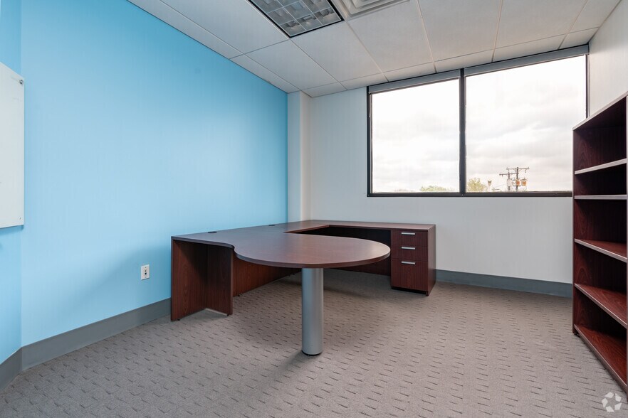 More Photos Of 3801 Hulen St, Fort Worth Office For Lease