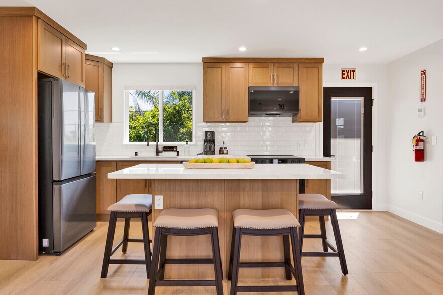 More Photos Of 7410 Denny Ave, Sun Valley Healthcare For Sale