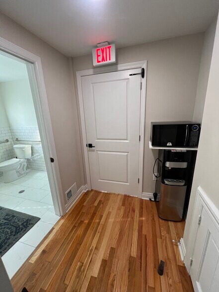 More Photos Of 135 Main St, Chatham Medical For Lease