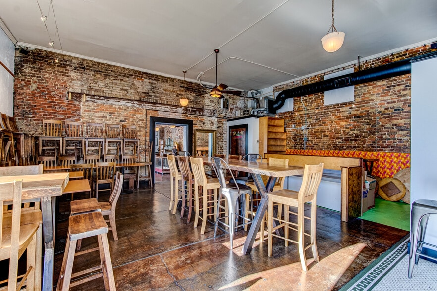 More Photos Of 211 10th St, Augusta Restaurant For Lease