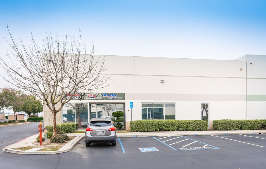 More Photos Of 1260 DuPont Ct, Manteca Flex For Sale