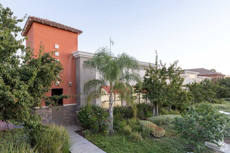 More Photos Of 10465 Arlington Ave, Riverside Unknown For Lease