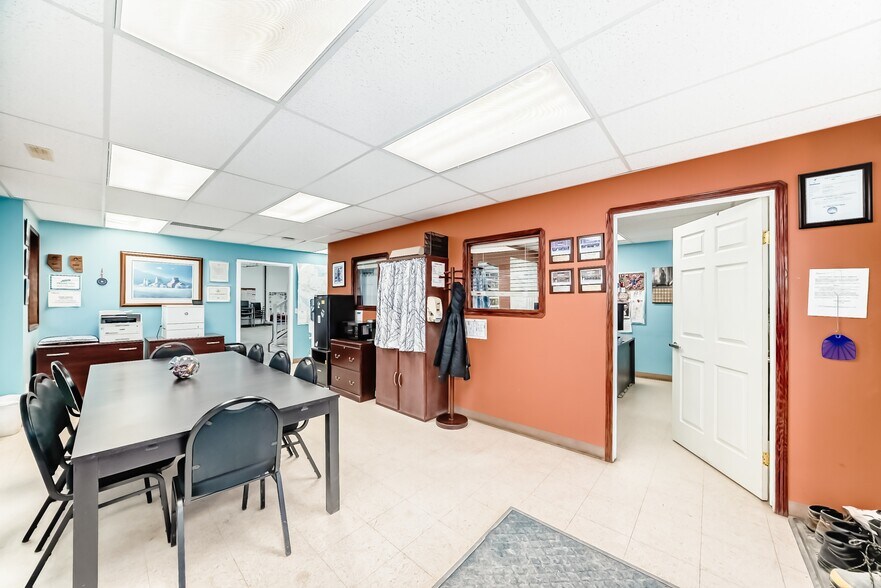 More Photos Of 116 Orchard Way, Strathmore Service For Lease