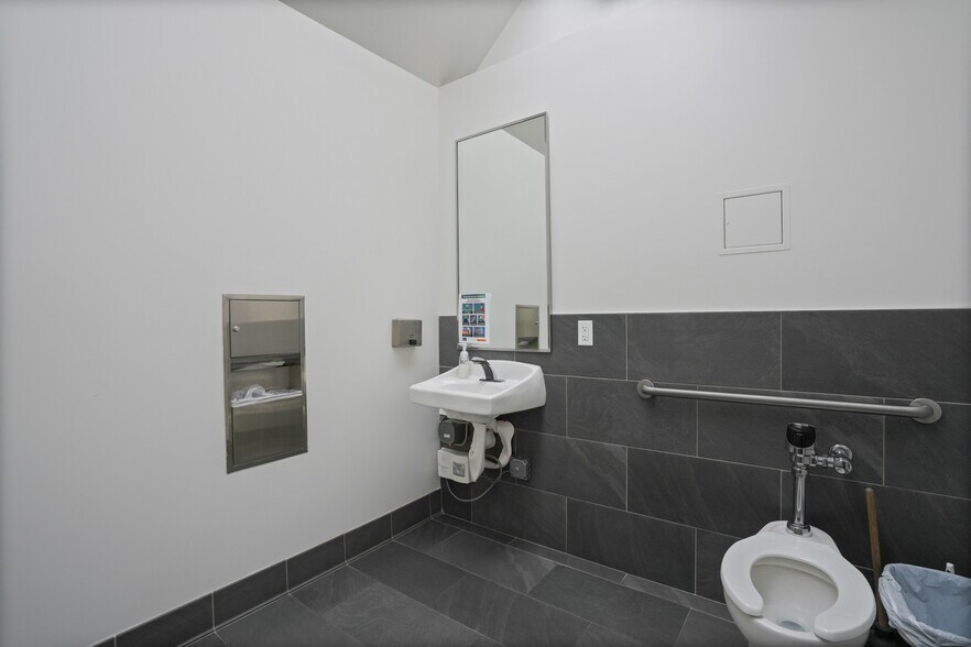 More Photos Of 1500-1520 State St, San Diego Office For Lease