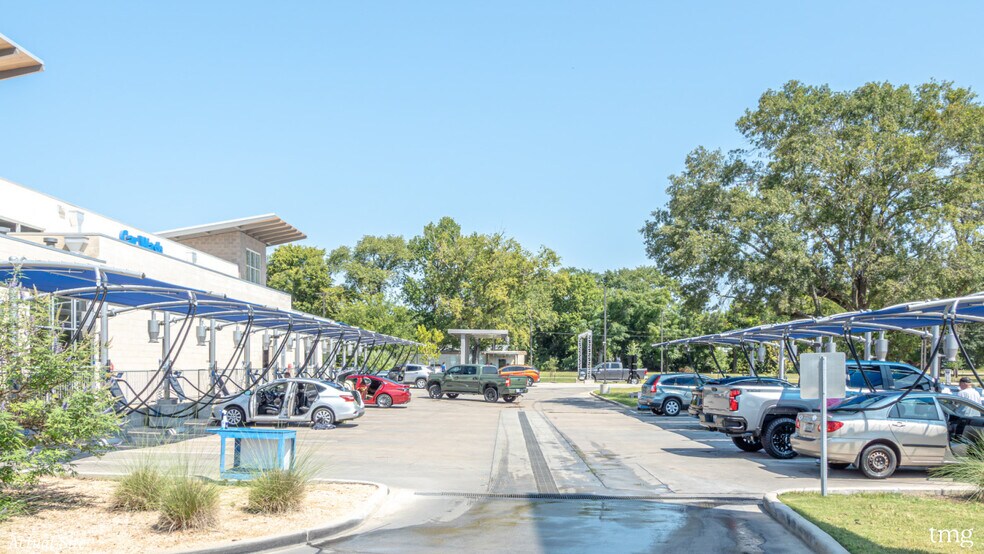 More Photos Of 111 N Holland St, Willis Carwash For Sale