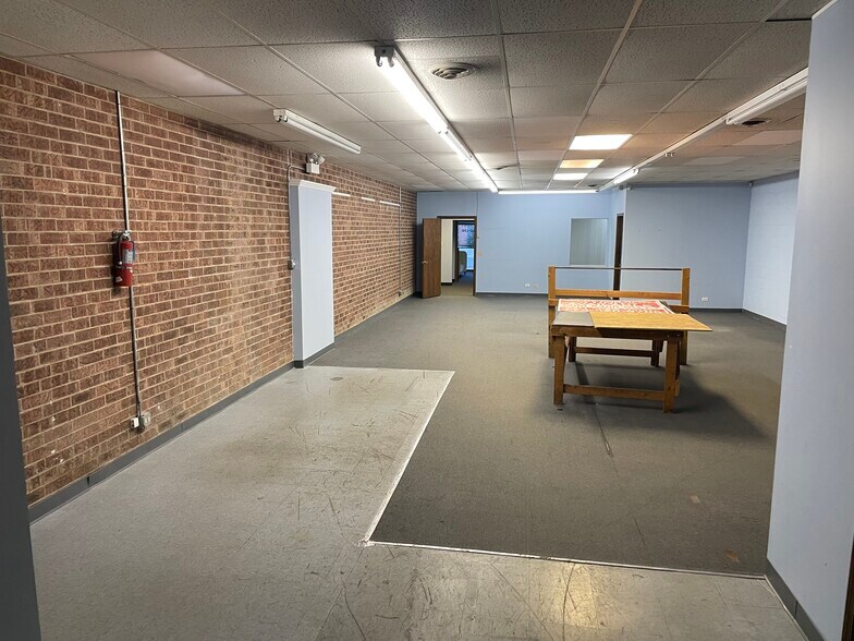 More Photos Of 3841 Oakton St, Skokie Storefront Retail Office For Lease