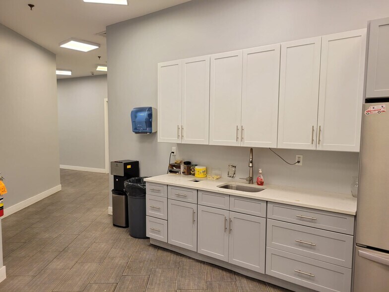 More Photos Of 1405 N Broad St, Hillside Warehouse For Lease