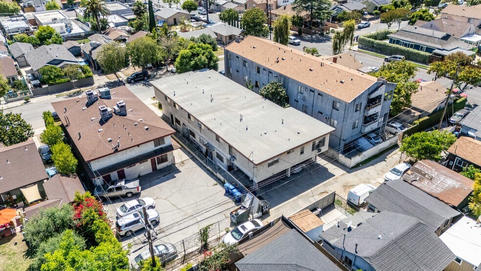 More Photos Of 5213 Meridian St, Los Angeles Apartments For Sale