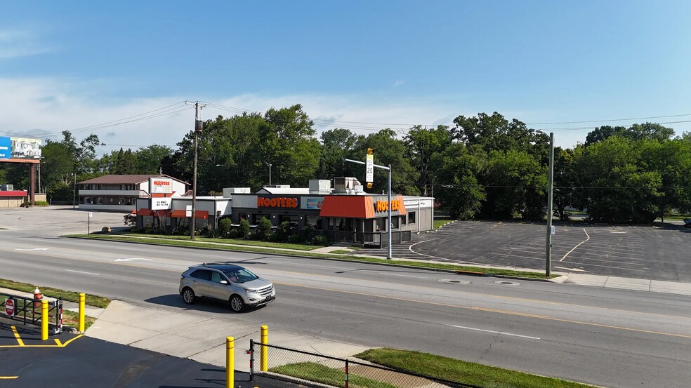 More Photos Of 4782 Monroe St, Toledo Restaurant For Lease