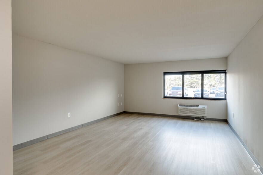 More Photos Of 34911 Van Dyke Ave, Sterling Heights Apartments For Lease