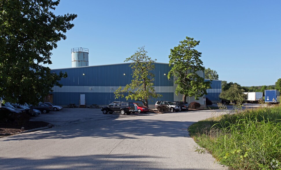 More Photos Of 19919 W Shawnee Mission Pky, Shawnee Manufacturing For Sale