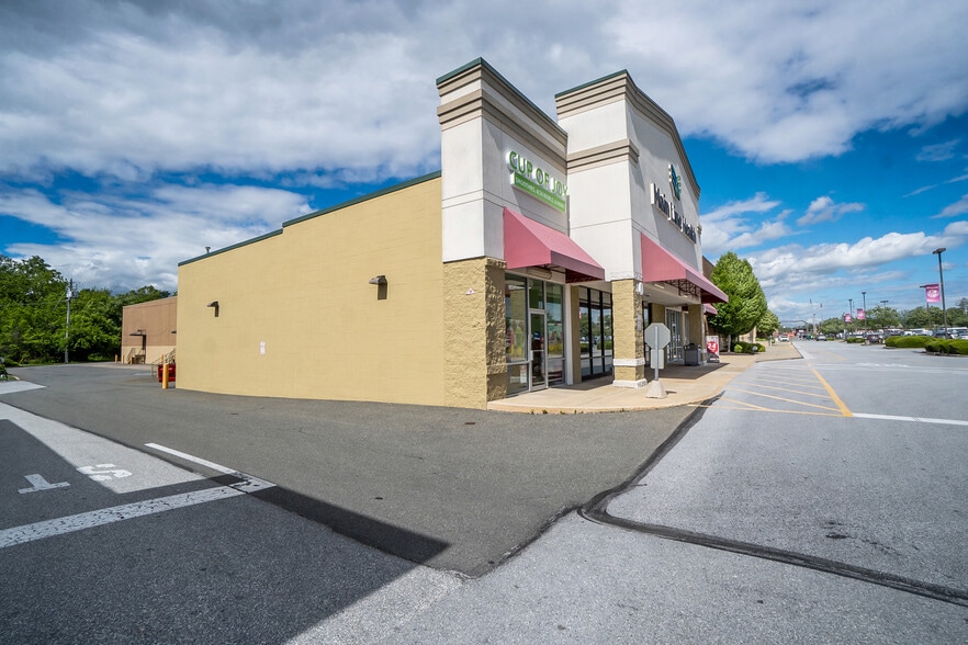 More Photos Of 3411 Lincoln Hwy, Thorndale Storefront For Sale