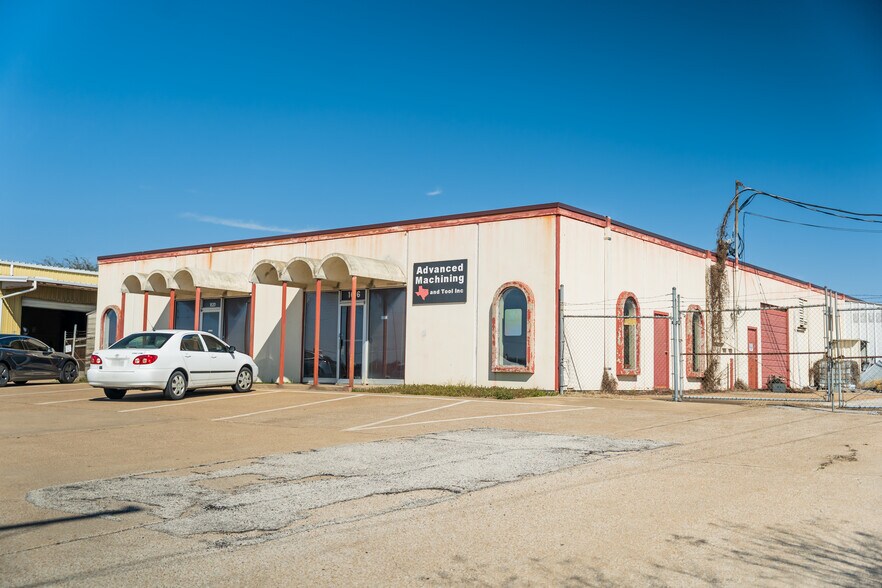 More Photos Of 1616 N Interstate 35 N, Lancaster Flex For Sale