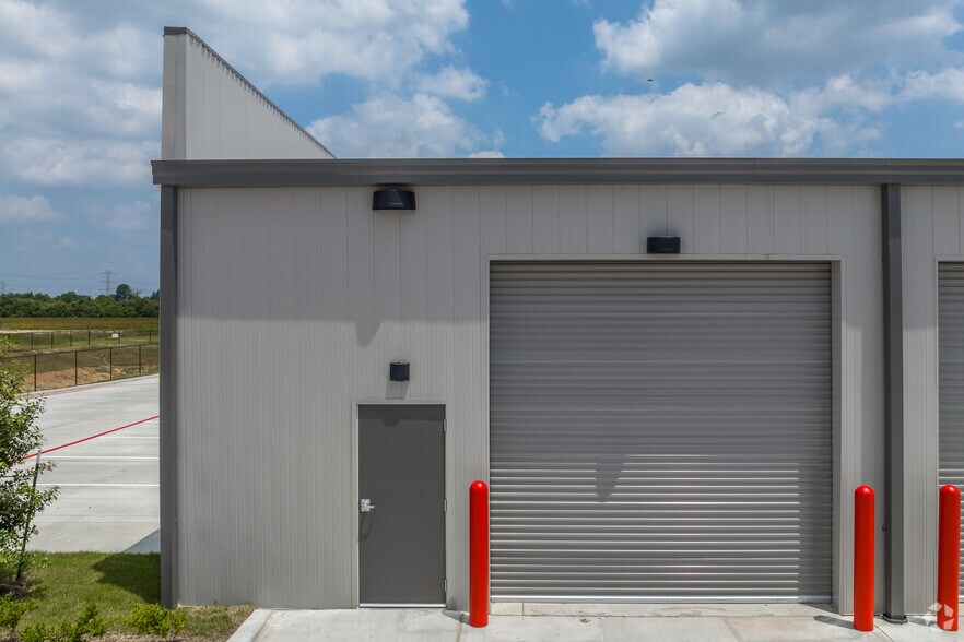 More Photos Of 22525 Hufsmith - Kohrville Rd, Tomball Flex For Lease