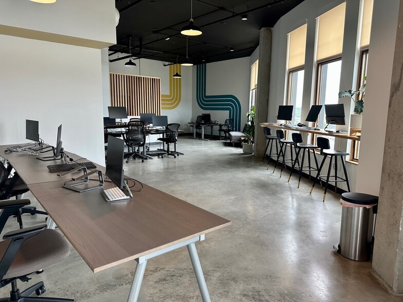 More Photos Of 959 SE Division St, Portland Loft Creative Space For Lease