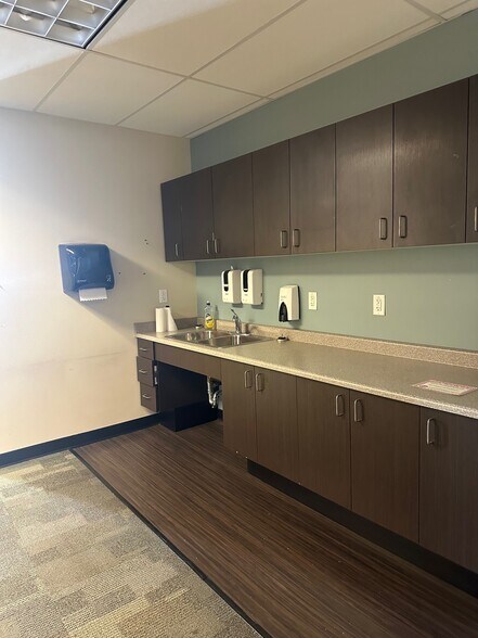 More Photos Of 754 Fort St, Victoria Office For Lease