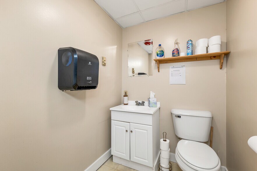 More Photos Of 3631 White Mountain Hwy, North Conway Office For Lease
