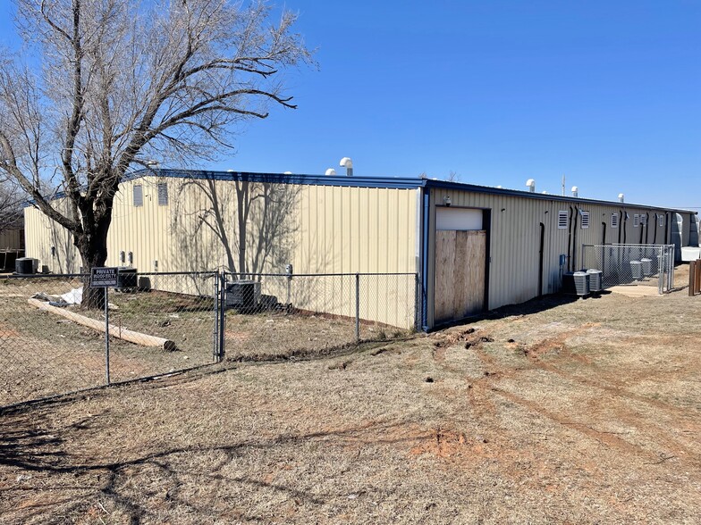 Primary Photo Of 5909 Aero Dr, Tuttle Industrial For Lease