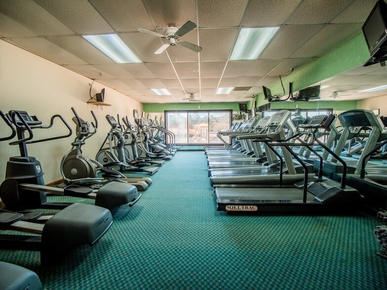 More Photos Of 754 Beaver Ruin Rd NW, Lilburn Freestanding For Lease